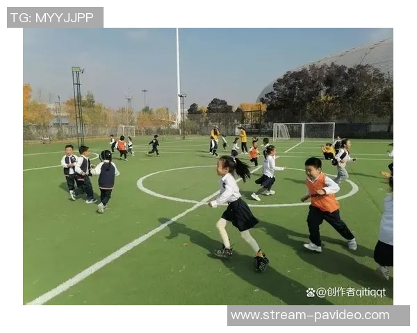 幼儿园快乐足球游戏探索与团队合作的乐趣与成长之旅 幼儿园快乐足球游戏探索与团队合作的乐趣与成长之旅